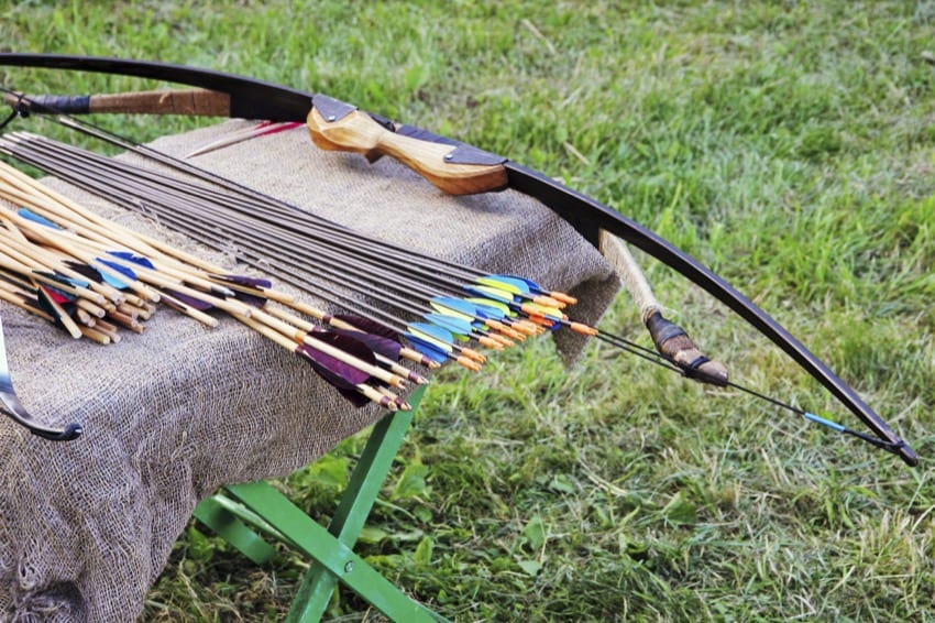 Mit ZUSAMMENSPIEL gemeinsam Pfeil- und Bogenbauen als Betriebsausflug