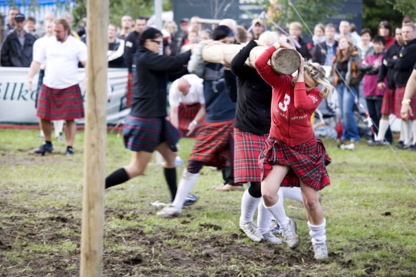 Schottische Spaß bei den ZUSAMMENSPIEL Highland Games als Betriebsausflug
