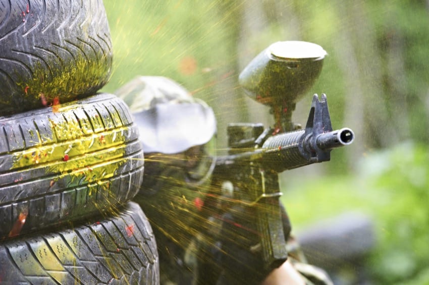 ZUSAMMENSPIEL Paintball als Betriebsausflug