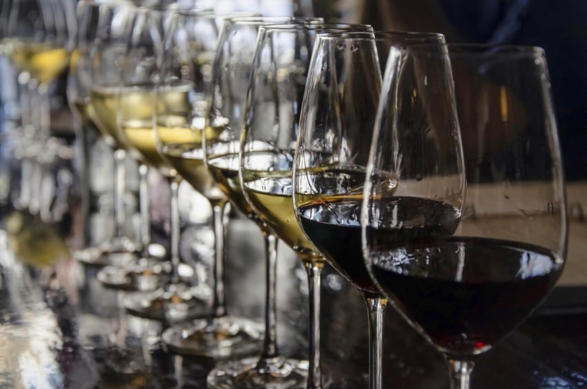 ZUSAMMENSPIEL Weinprobe als Betriebsausflug